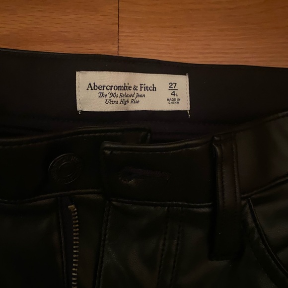 Abercrombie & Fitch 90s Ultra High Rise Relaxed Leather Jean (Long!) - Picture 5 of 5